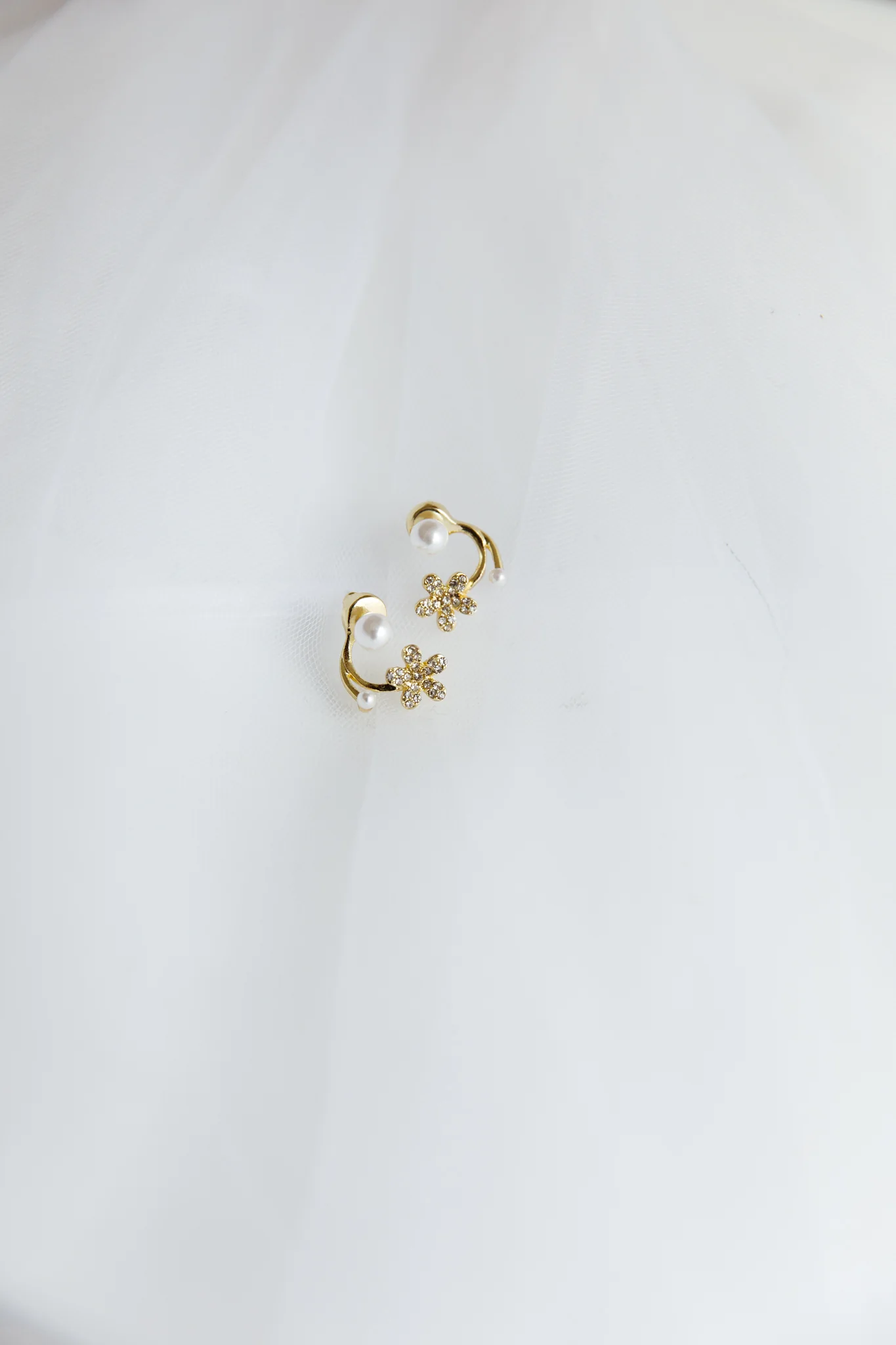 Dakota Pearl Earrings Gold