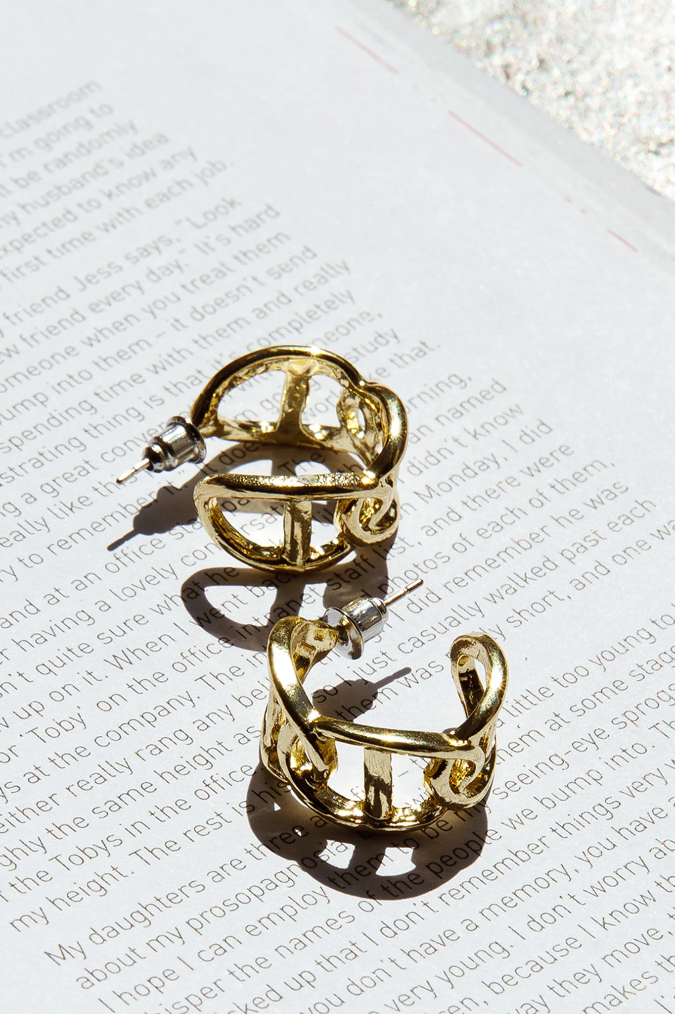 Knox Chain Link Small Hoop Earrings Gold