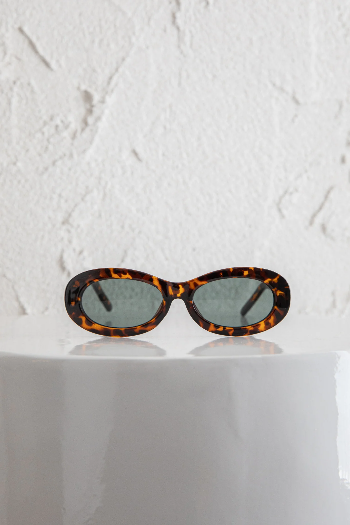 Riptide Oval Sunglasses Tort