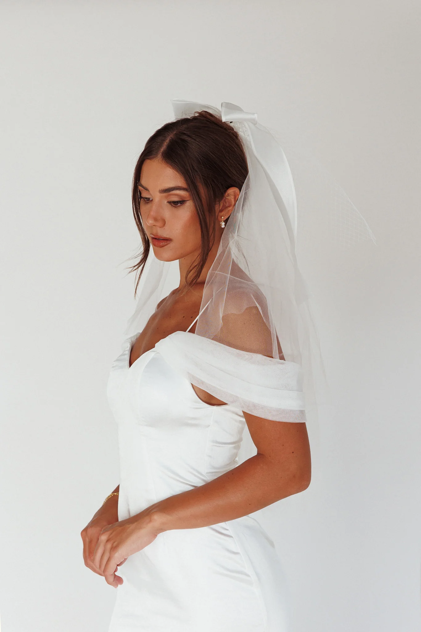 Evelyn Bow & Fishnet Bridal Veil White