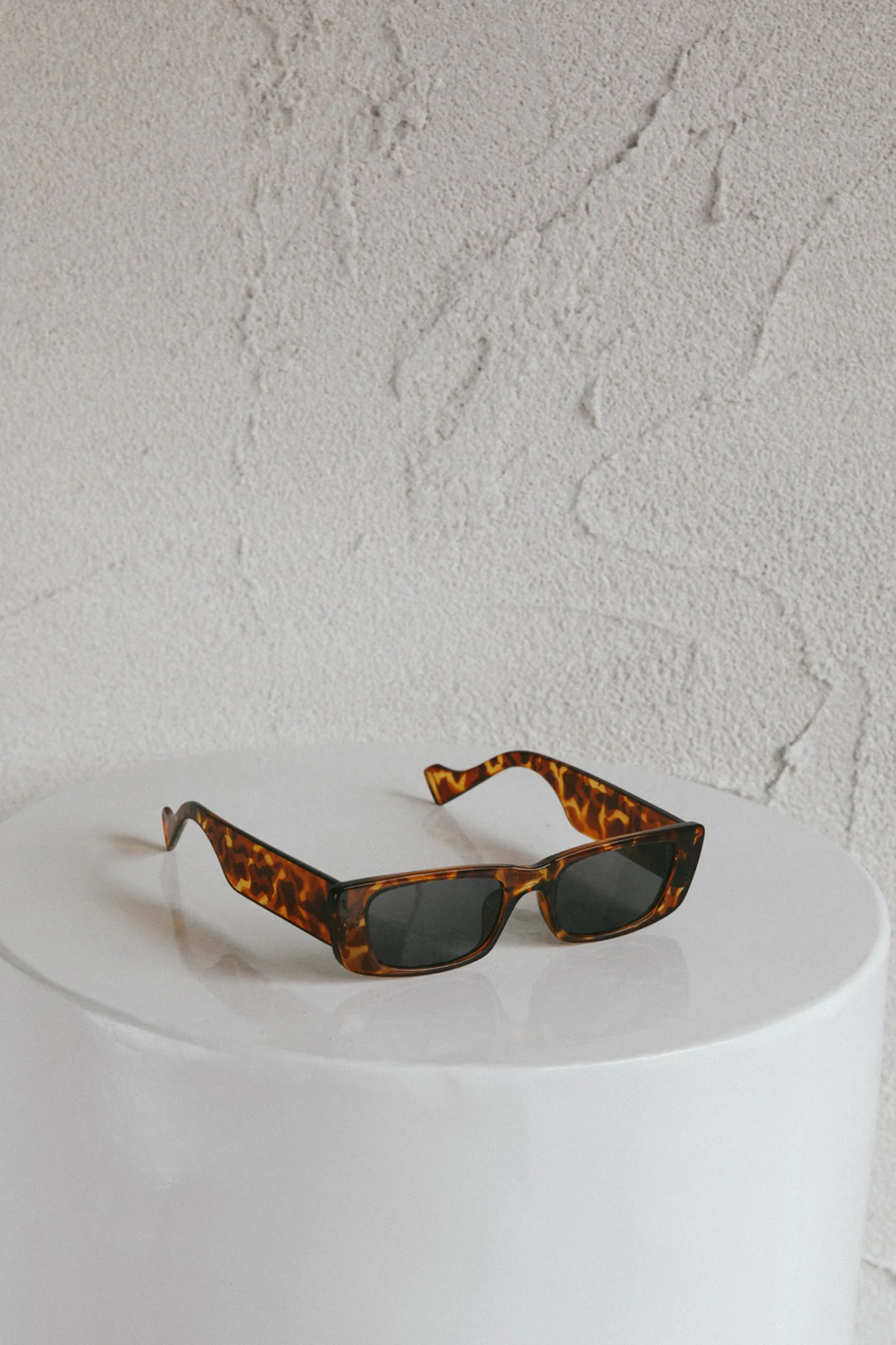 Monica Classic 90's Square Frame Sunglasses Tort