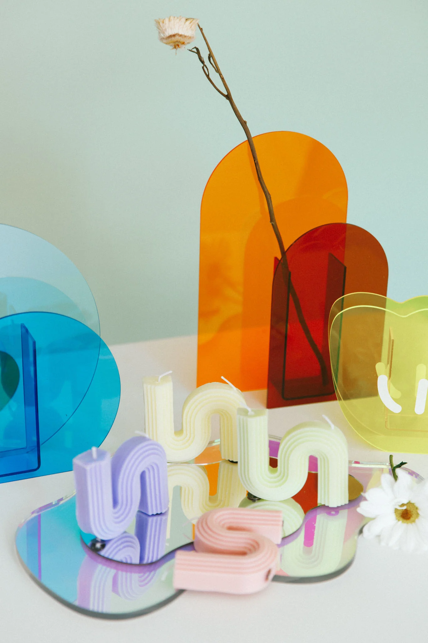 Golden Days S-Shape Geometric Aromatherapy Candle Peach