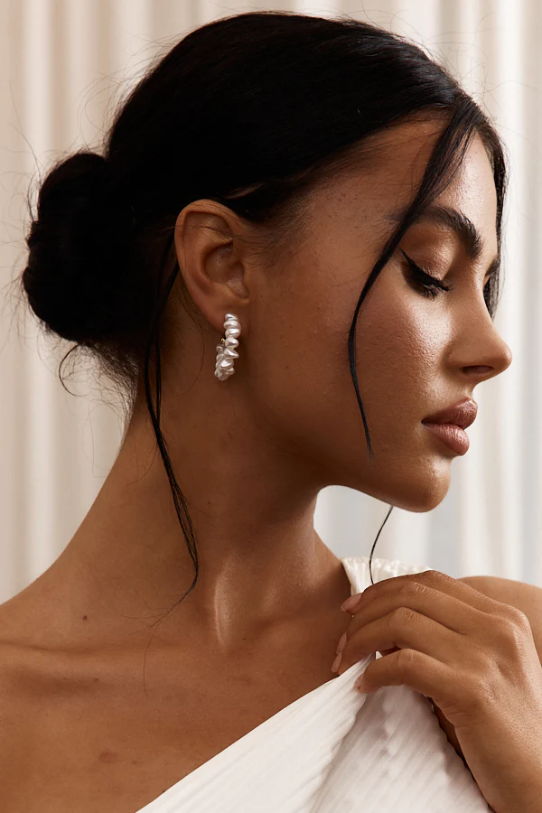 Ohana Baroque Pearl Hoop Earrings Gold