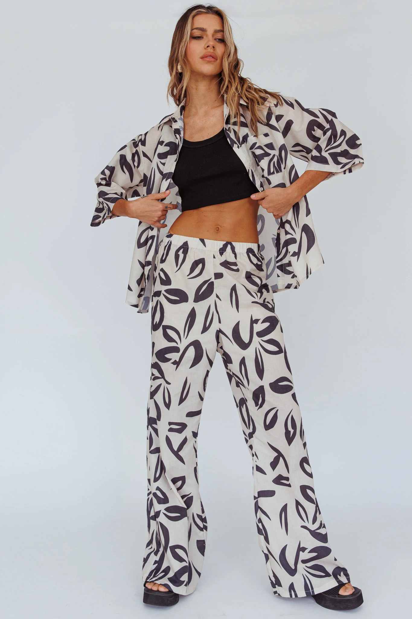 Just A Hunch Pants Leaf Print Beige