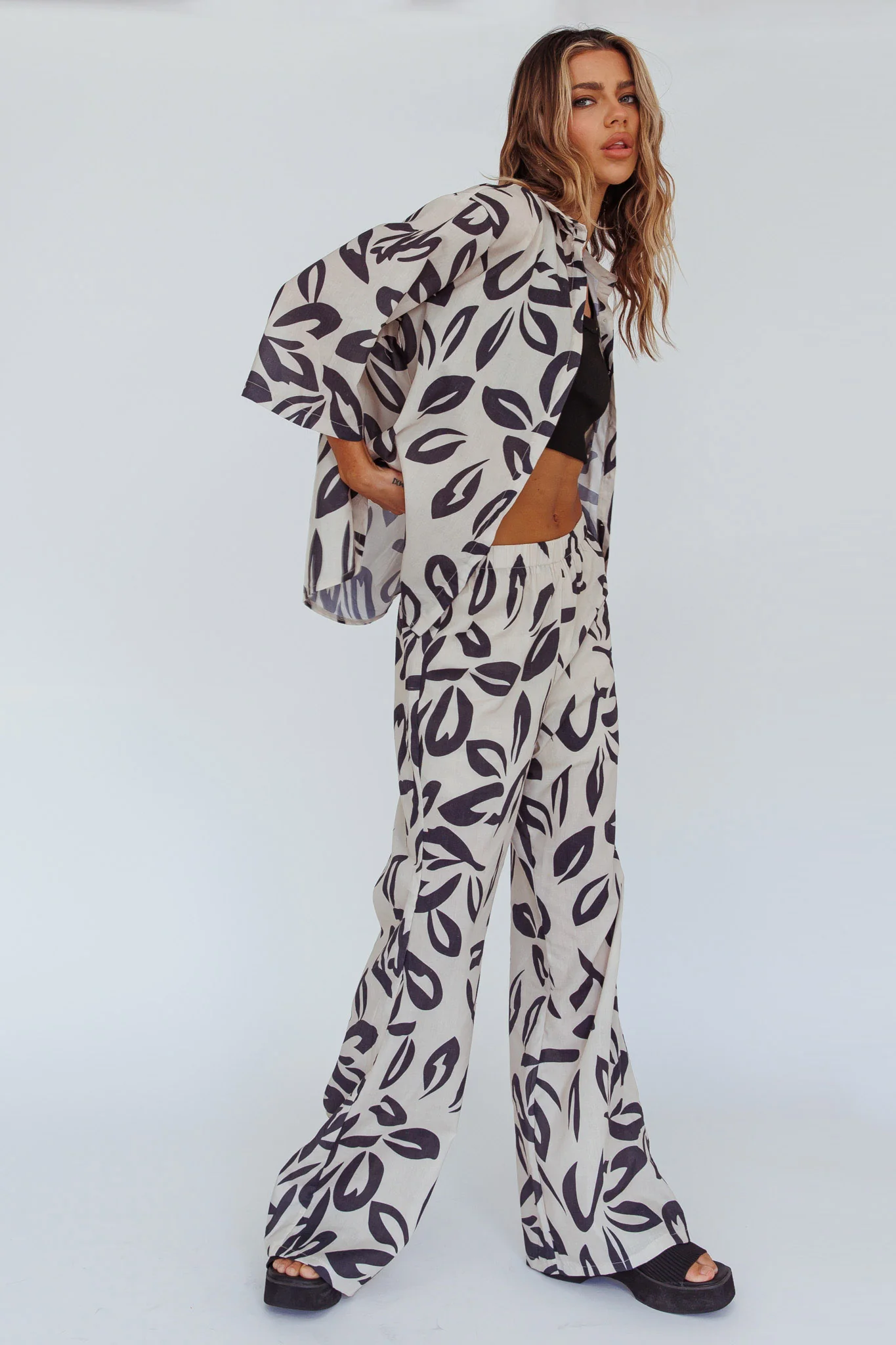 Just A Hunch Pants Leaf Print Beige