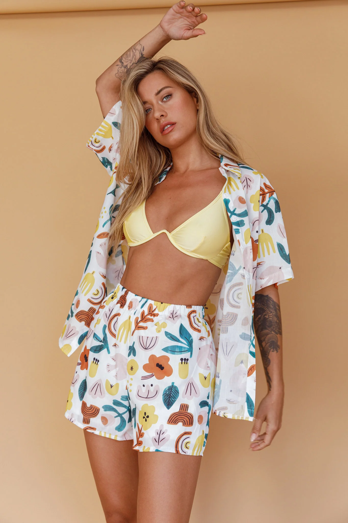 Just A Hunch Shorts Printed White