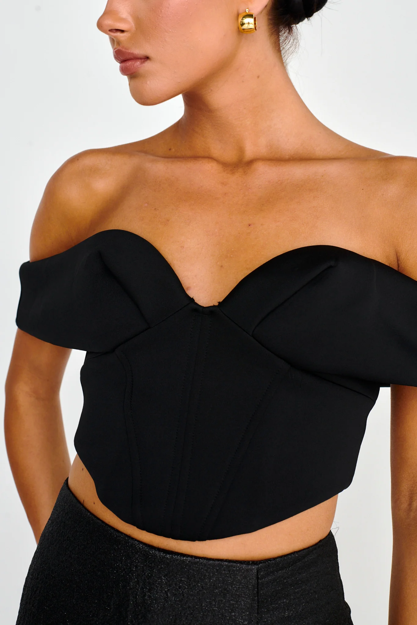 Tenicka Off-Shoulder Crop Top Black