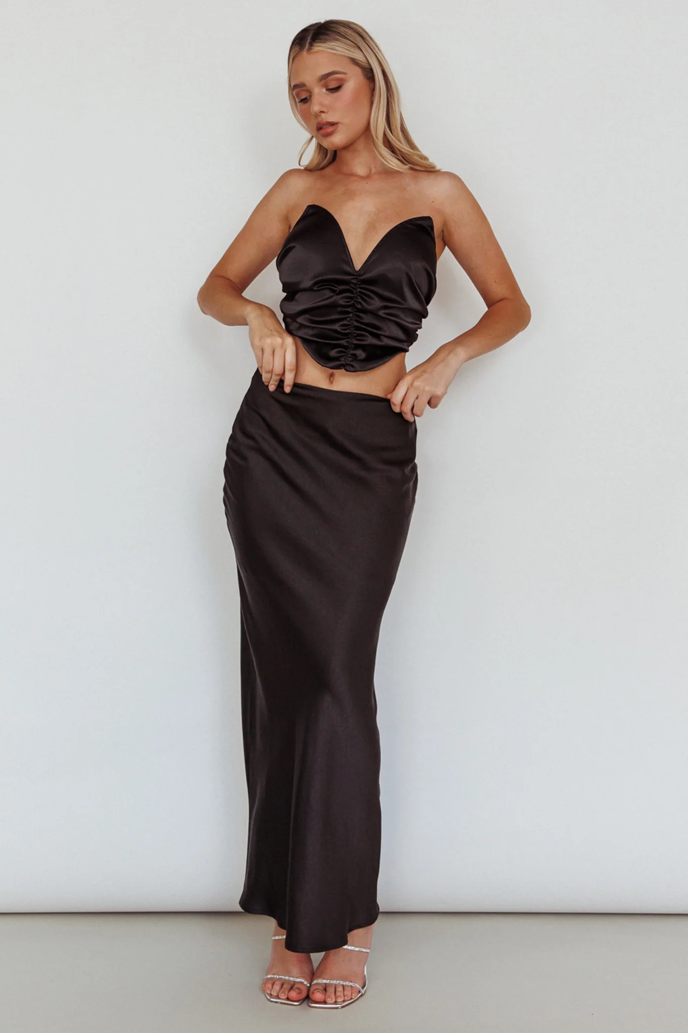 Mieke Pointed Sweetheart Neckline Crop Top Black