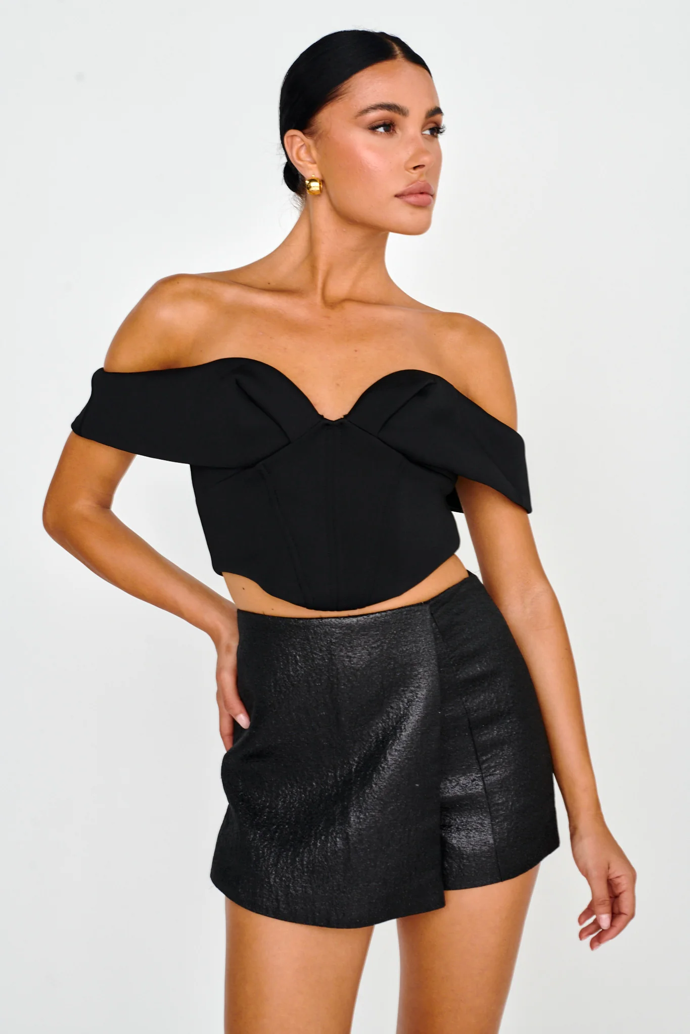 Tenicka Off-Shoulder Crop Top Black