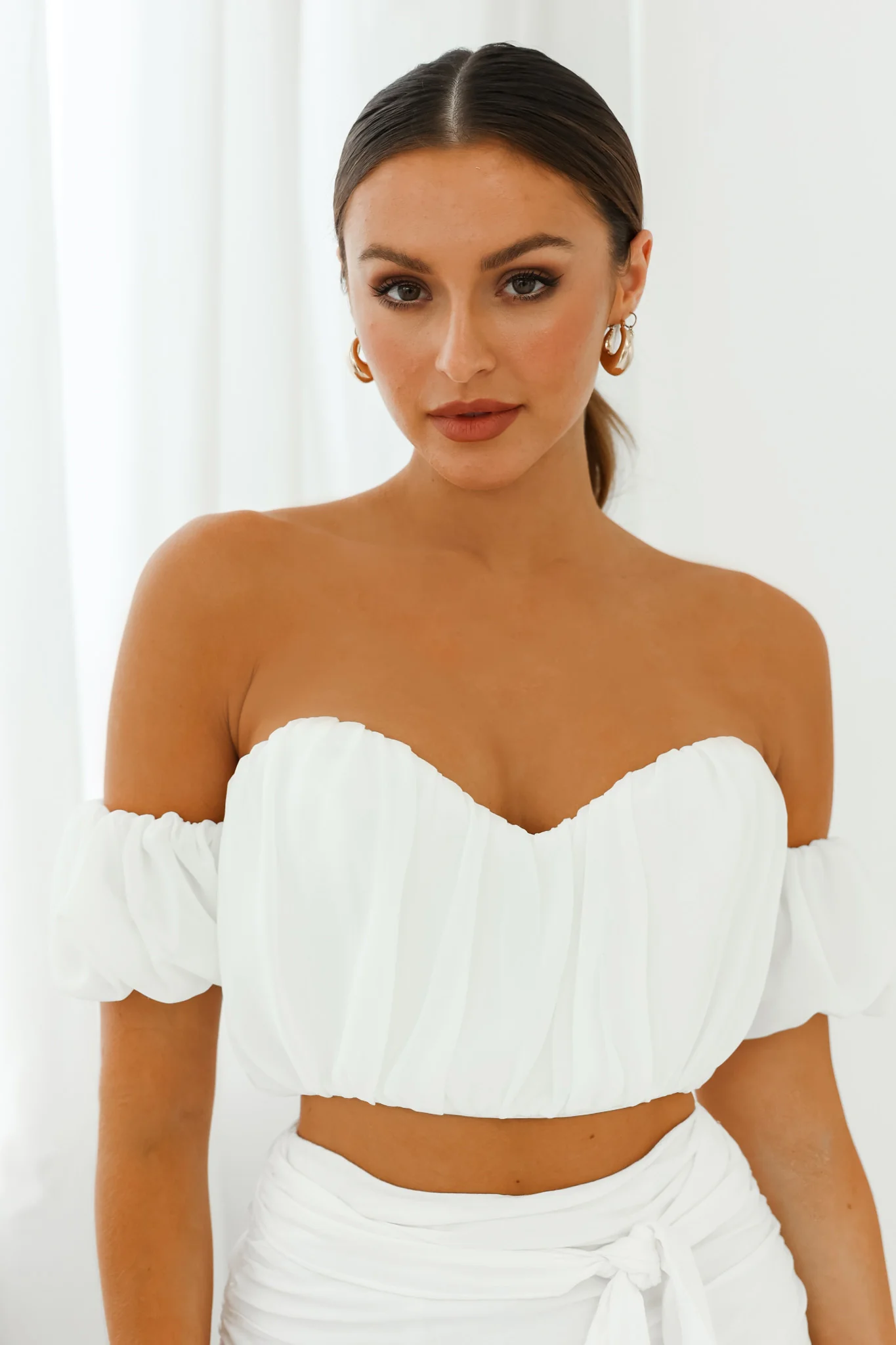 Bisous Sweetheart Neckline Ruched Off-Shoulder Crop Top White