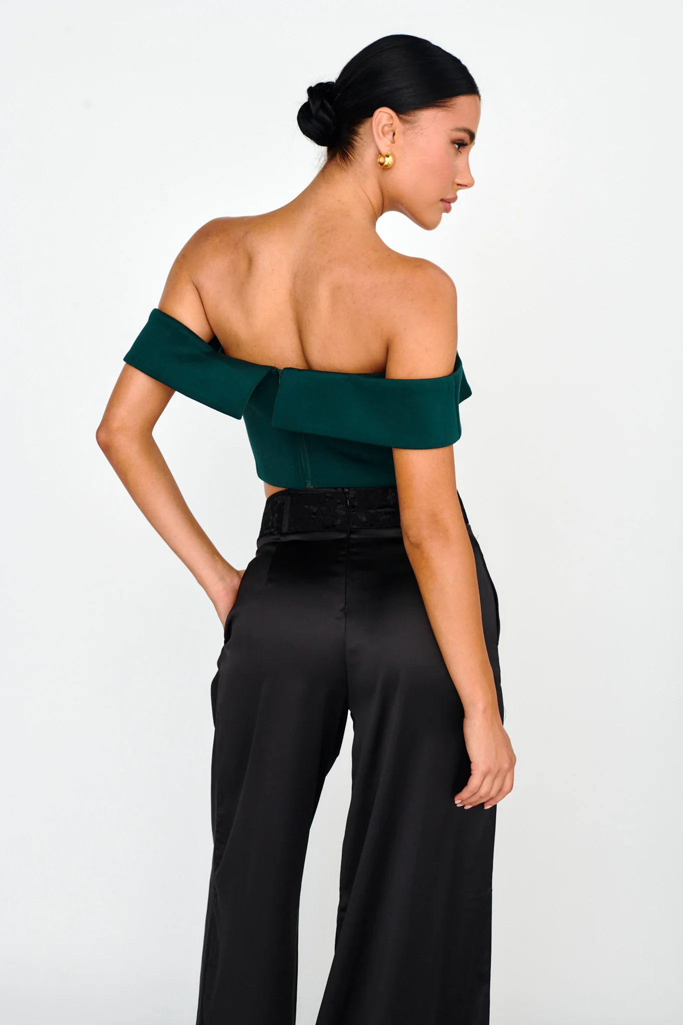 Tenicka Off-Shoulder Crop Top Hunter
