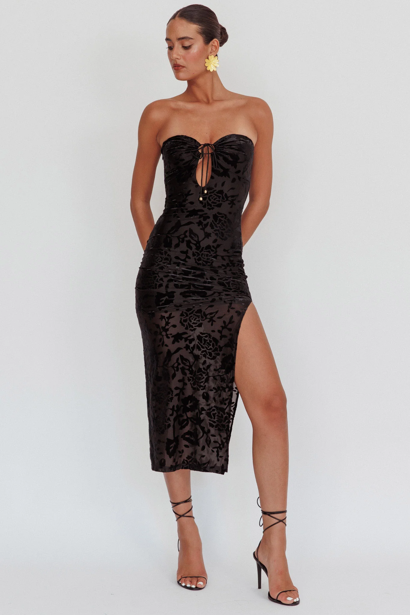 Sing To Me Keyhole Velvet Midi Dress Black