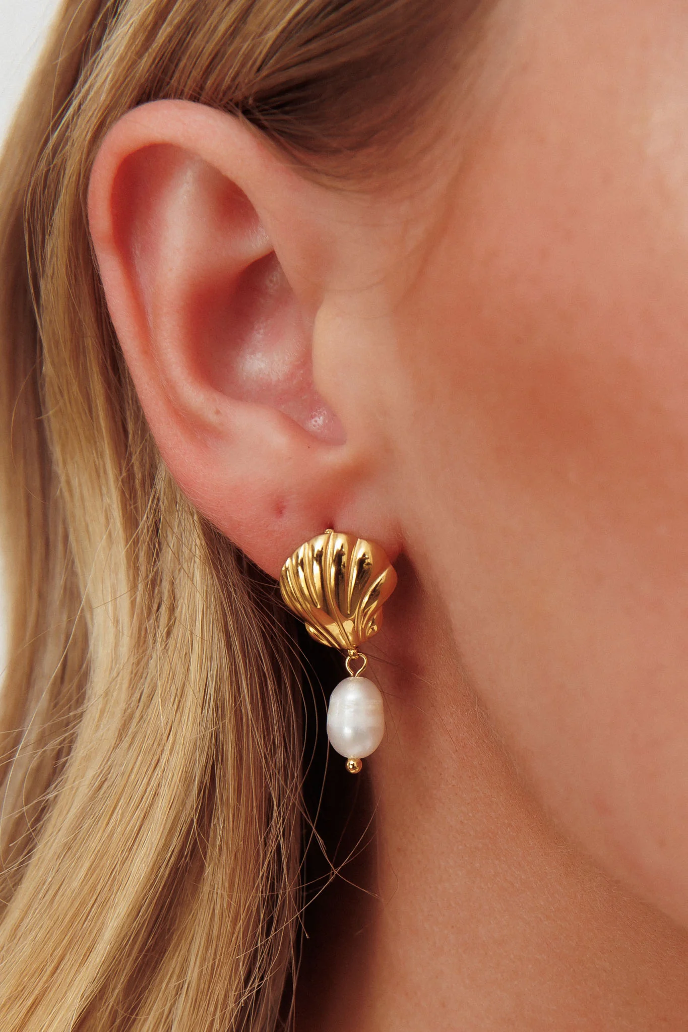 Coralee Shell And Pearl Drop Earrings Gold
