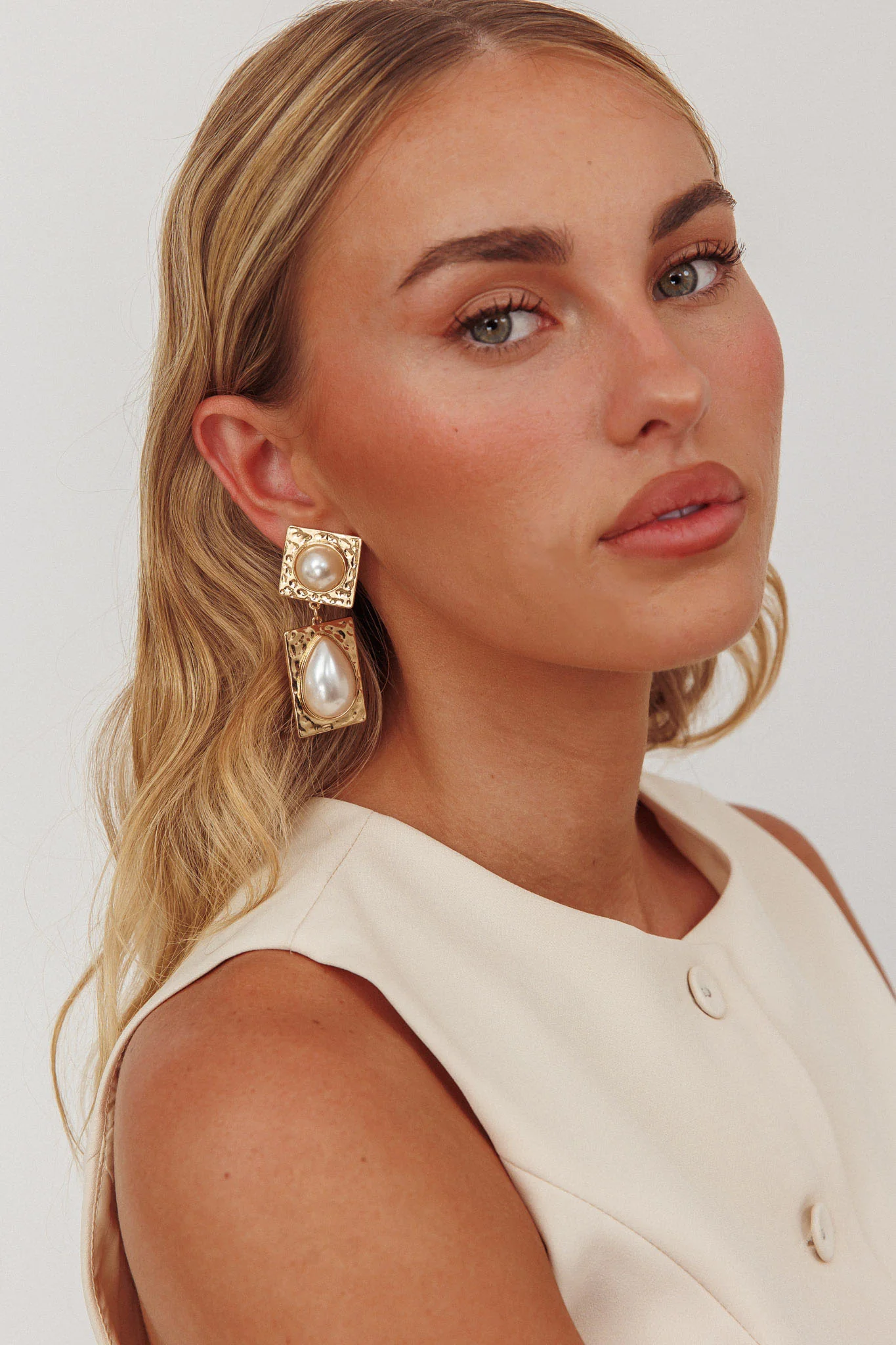 Chloe Hammered Drop Earrings Gold/Pearl