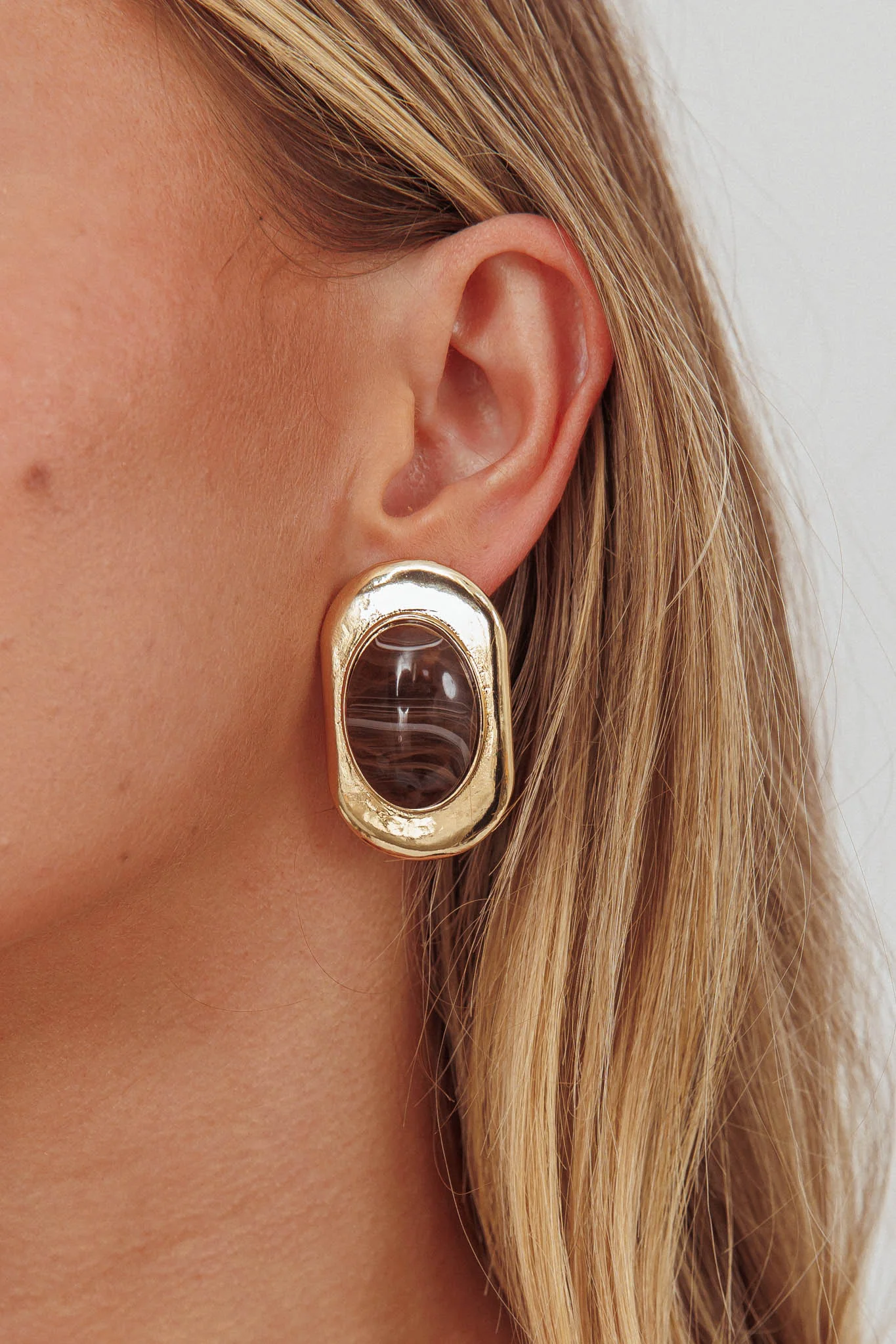 Tammy Squoval Cabochon Earrings Gold/Chocolate