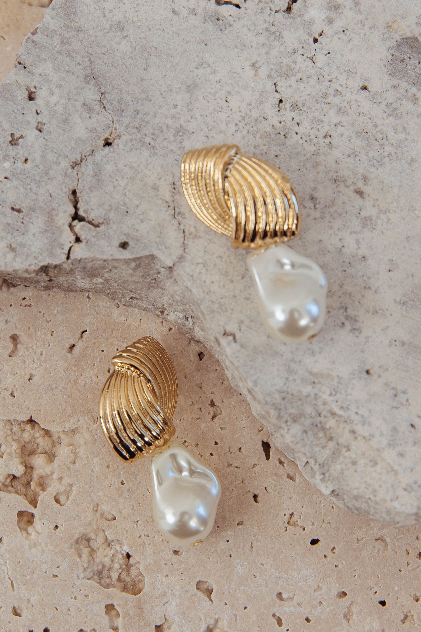 High Season Baroque Pearl Droplet Earrings Gold/Pearl