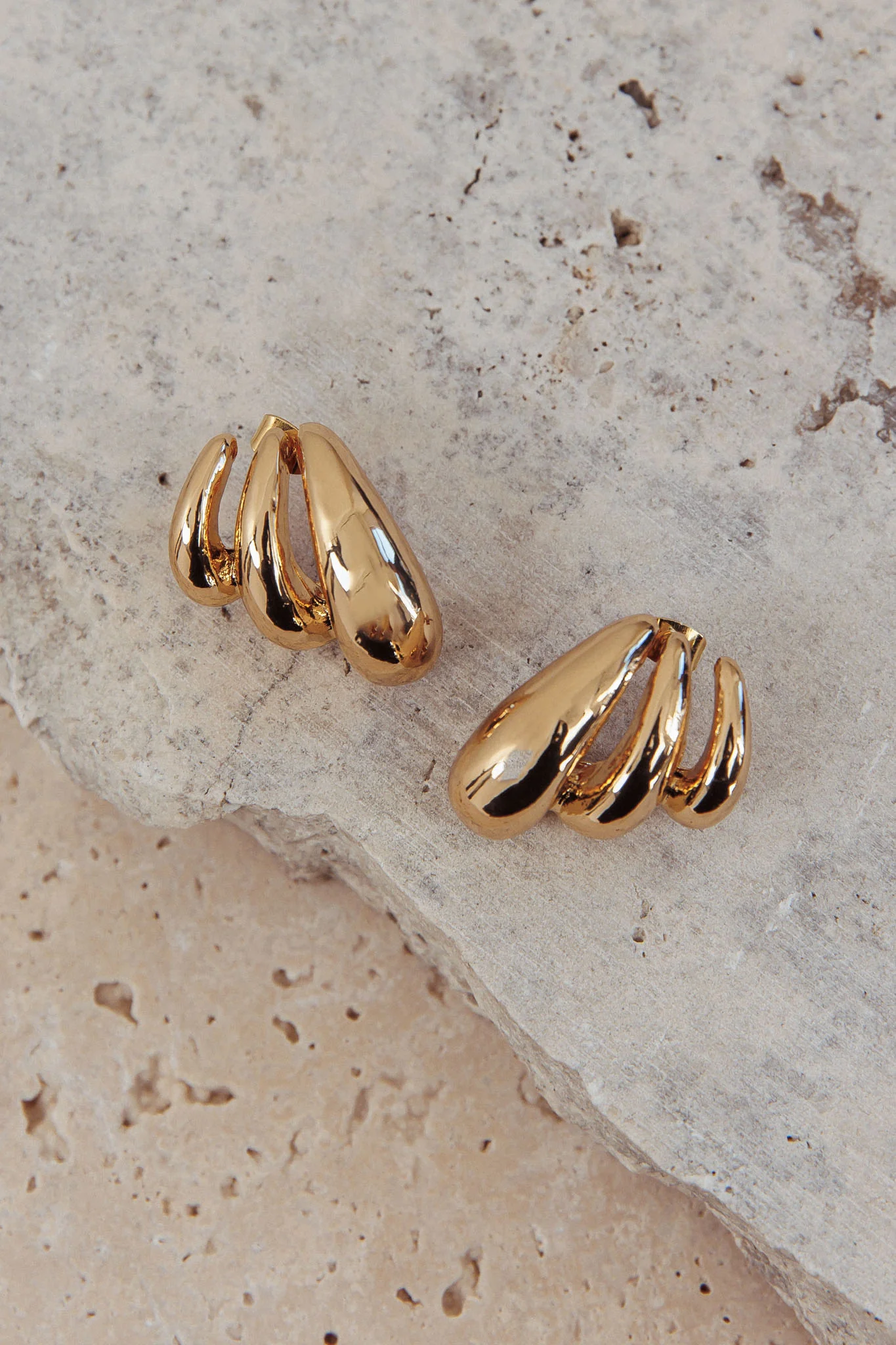 Lilly Ridged Earrings Gold