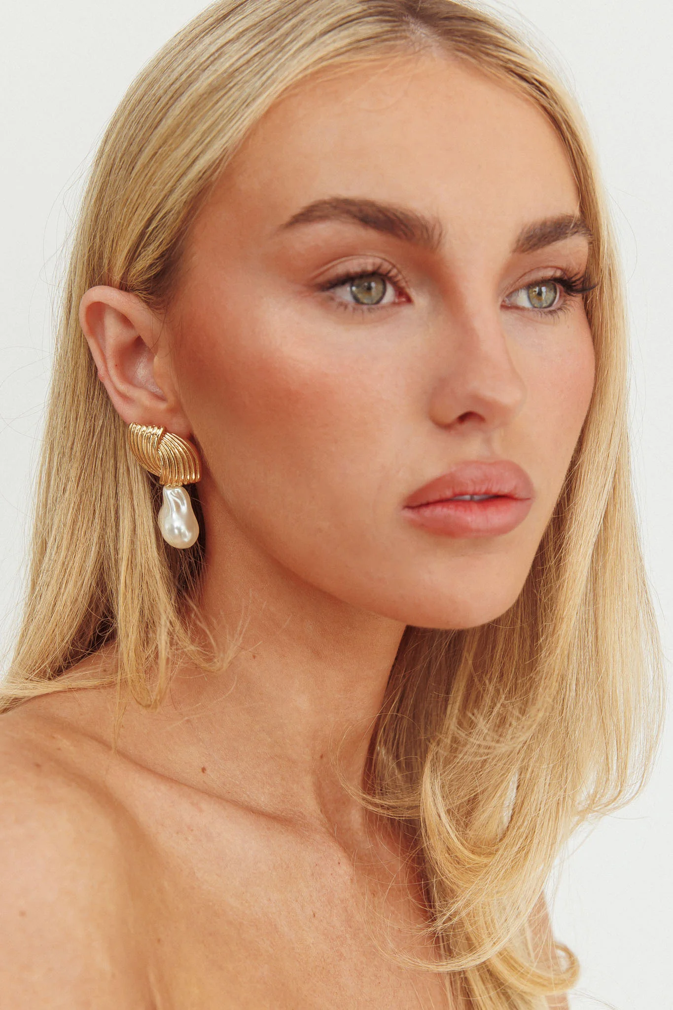 High Season Baroque Pearl Droplet Earrings Gold/Pearl