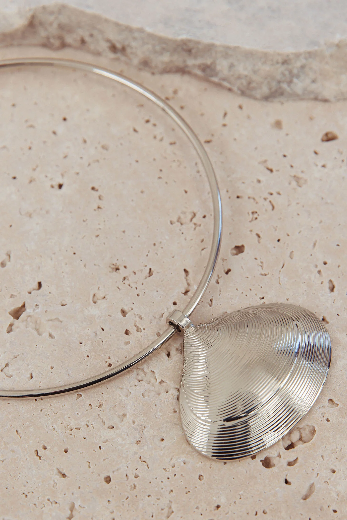 Zuma Shell Pendant Choker Necklace Dark Silver