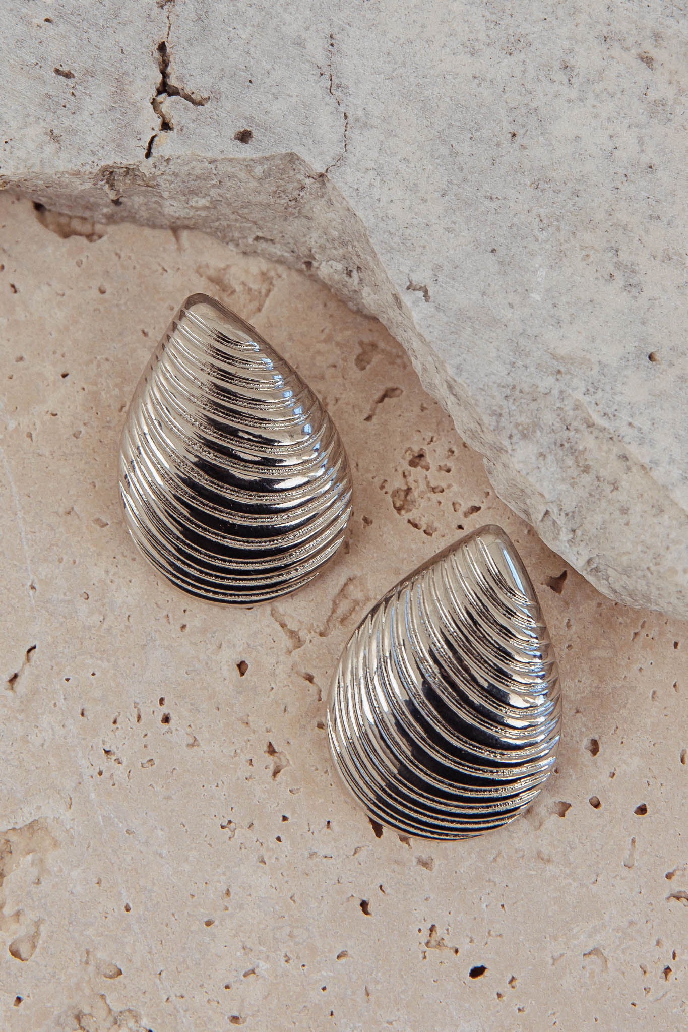 Jacinta Shell Earrings Dark Silver