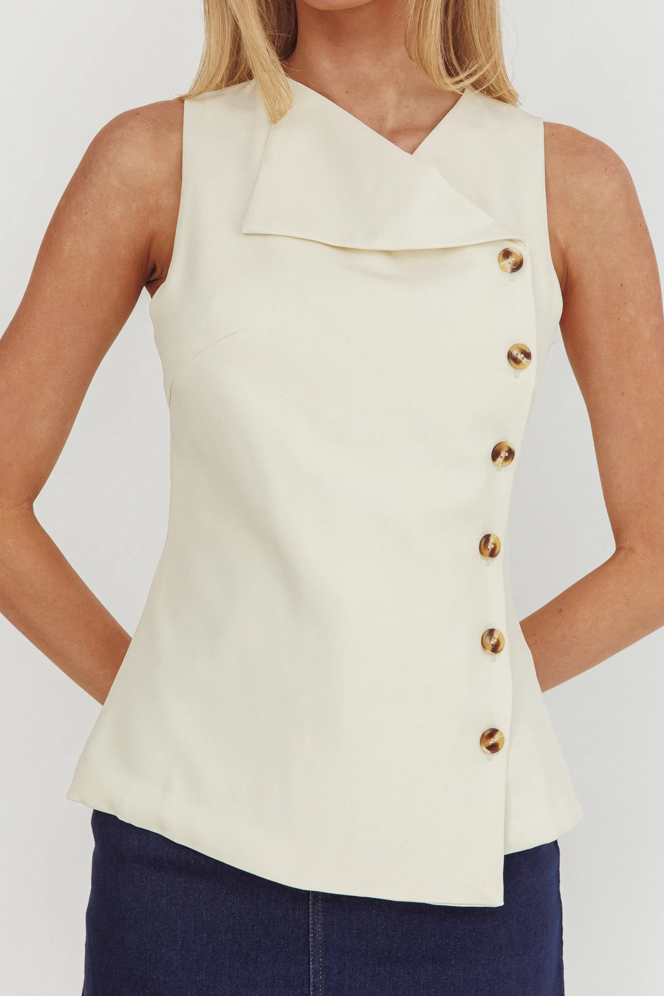 Monnika Sleeveless Side Button Top Oyster