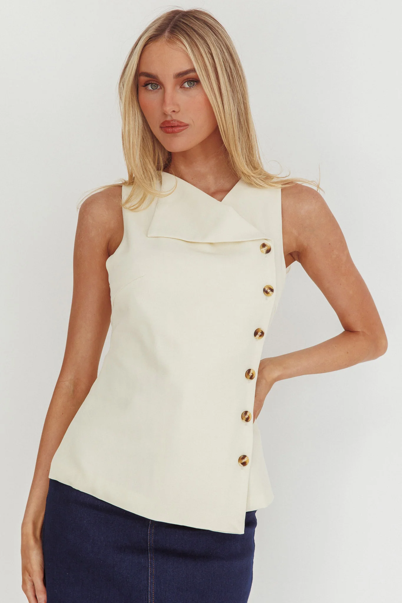 Monnika Sleeveless Side Button Top Oyster