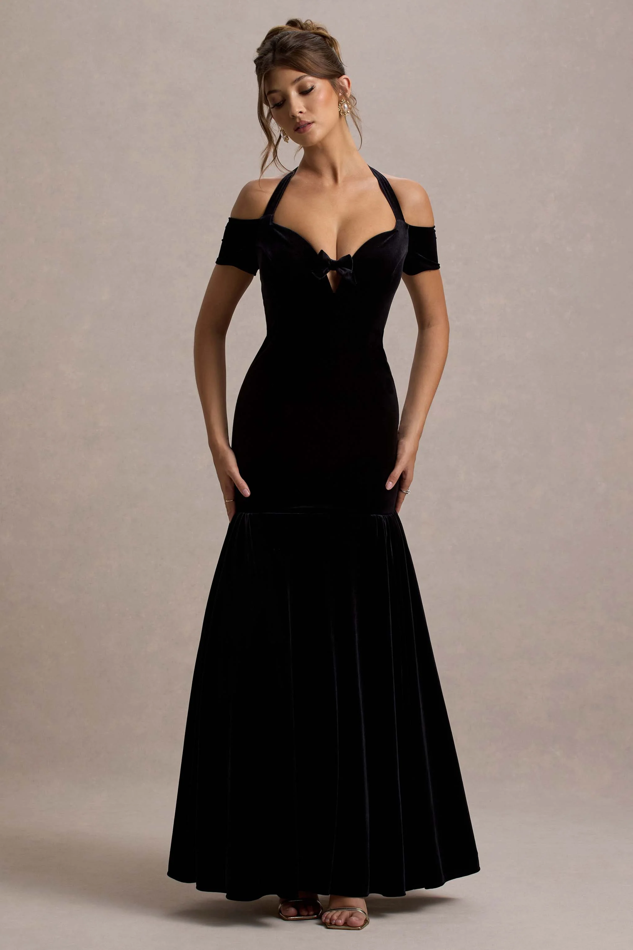 Nominee | Black Velvet Halter-Neck Maxi Dress
