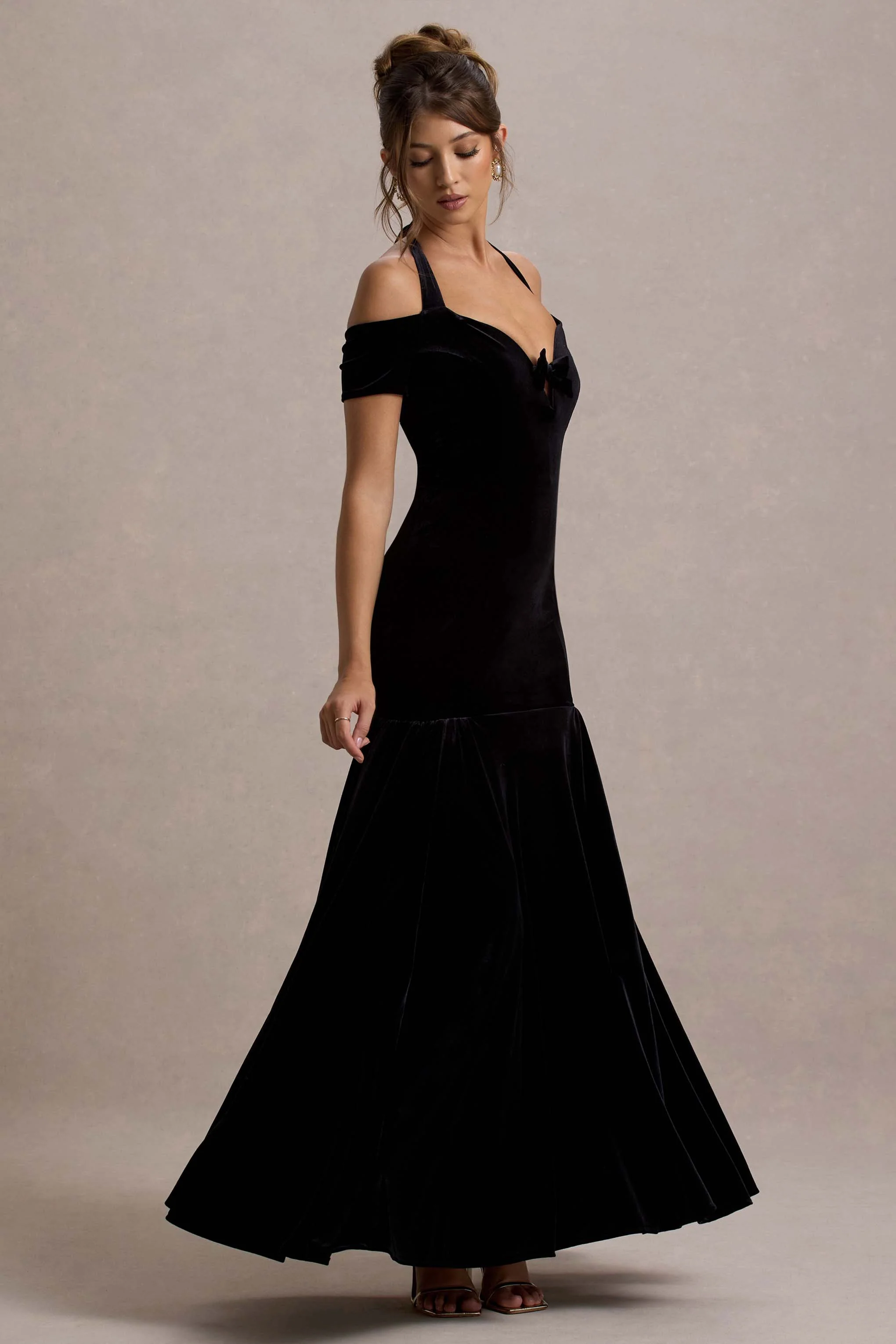 Nominee | Black Velvet Halter-Neck Maxi Dress