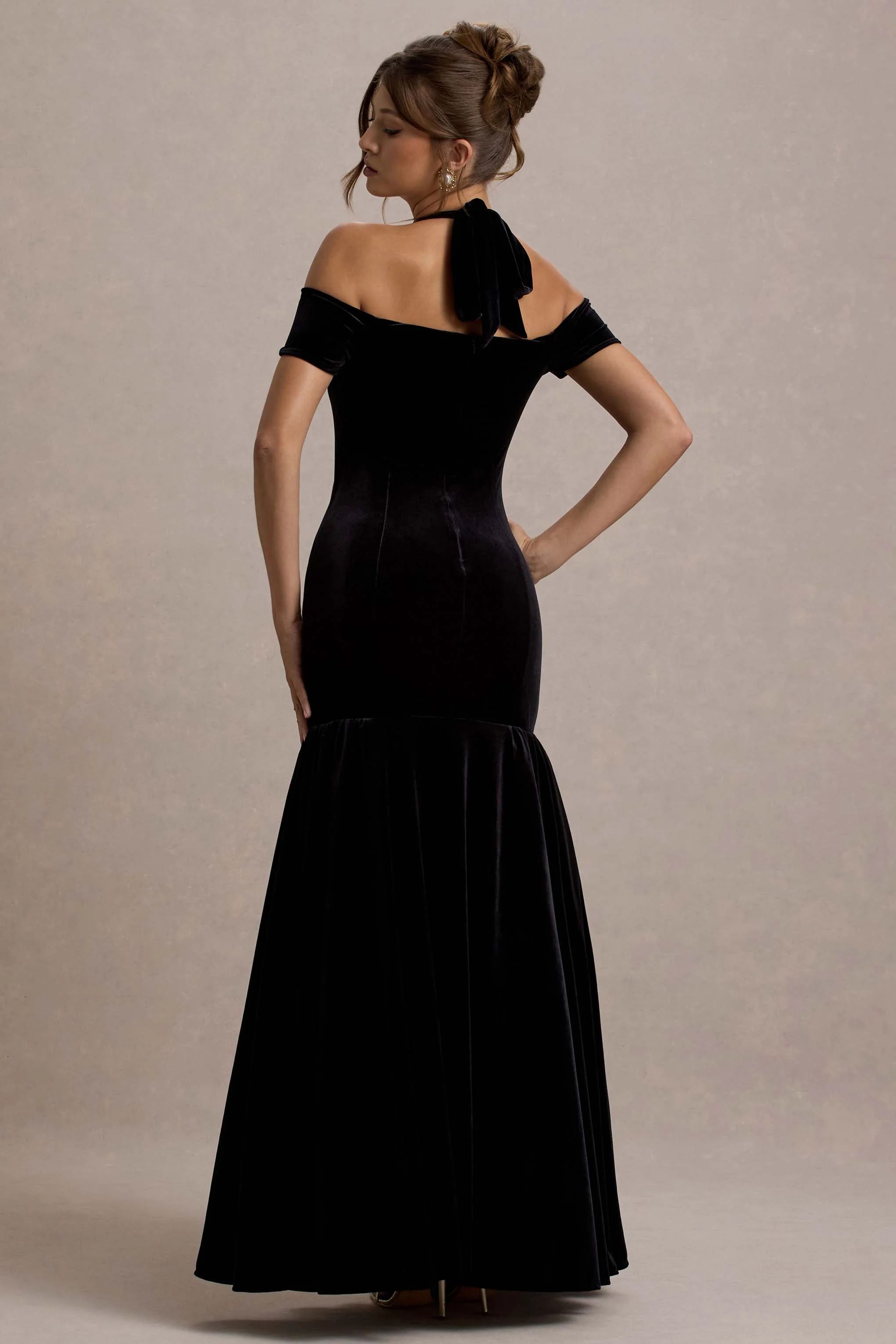 Nominee | Black Velvet Halter-Neck Maxi Dress