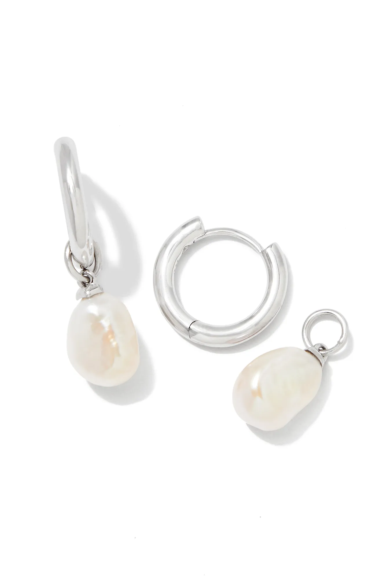 KENDRA SCOTT Willa Silver Pearl Huggie Earrings Silver White Pearl