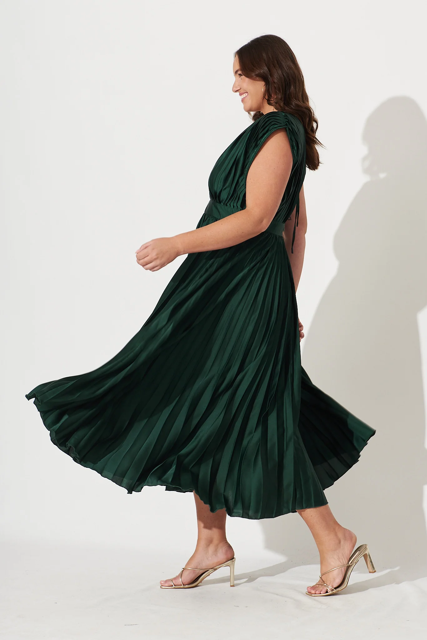 Anetta Midi Dress In Pleated Emerald Satin