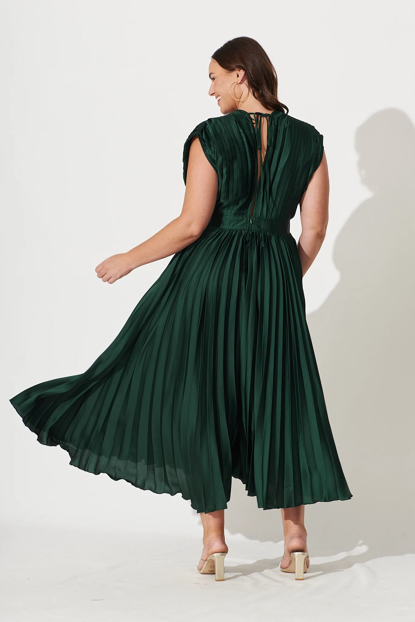 Anetta Midi Dress In Pleated Emerald Satin