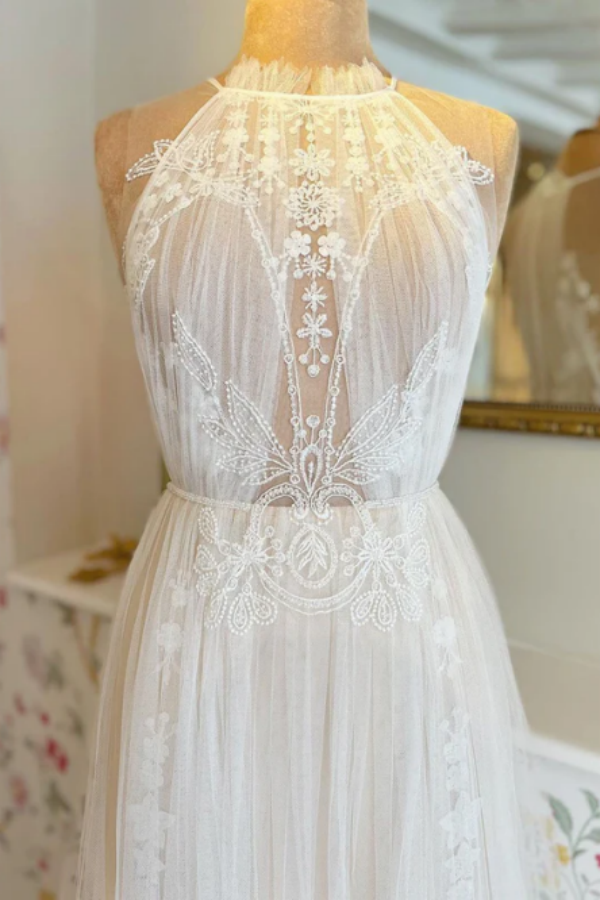 A Line Delicated Lace Tulle Wedding Dresses See Through Halter Neck Bridal Dress KPW0733