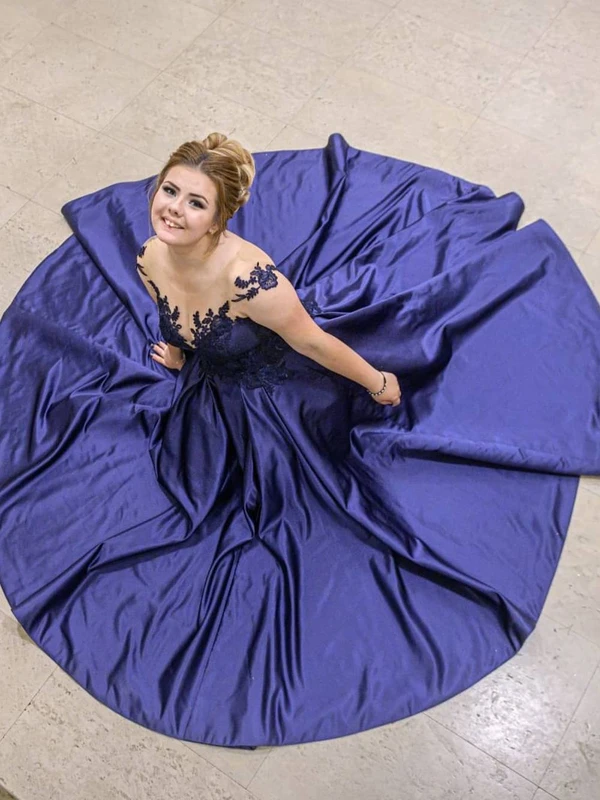 Delicate Scoop Satin Sweep Train Prom Dresses With Appliques KPP1430