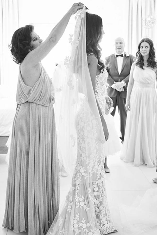 Spaghetti Straps Mermaid Wedding Dresses Lace Appliqued Gowns KPW0656