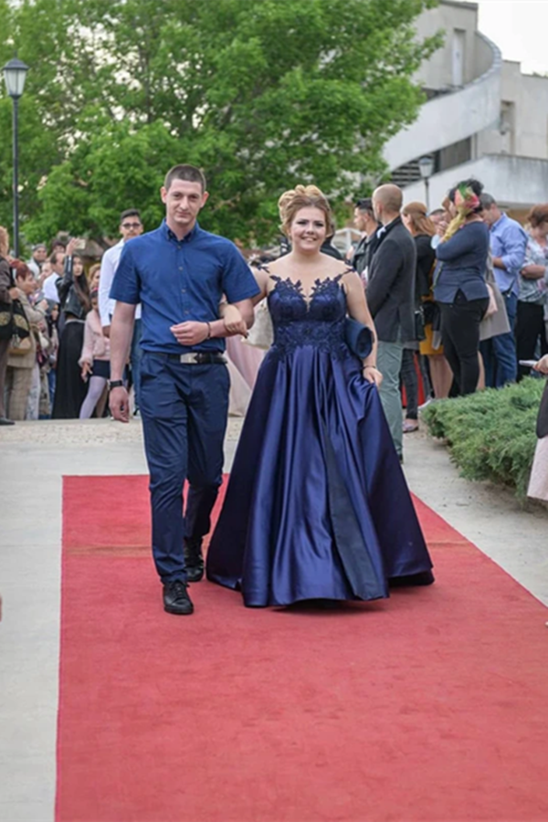 Delicate Scoop Satin Sweep Train Prom Dresses With Appliques KPP1430