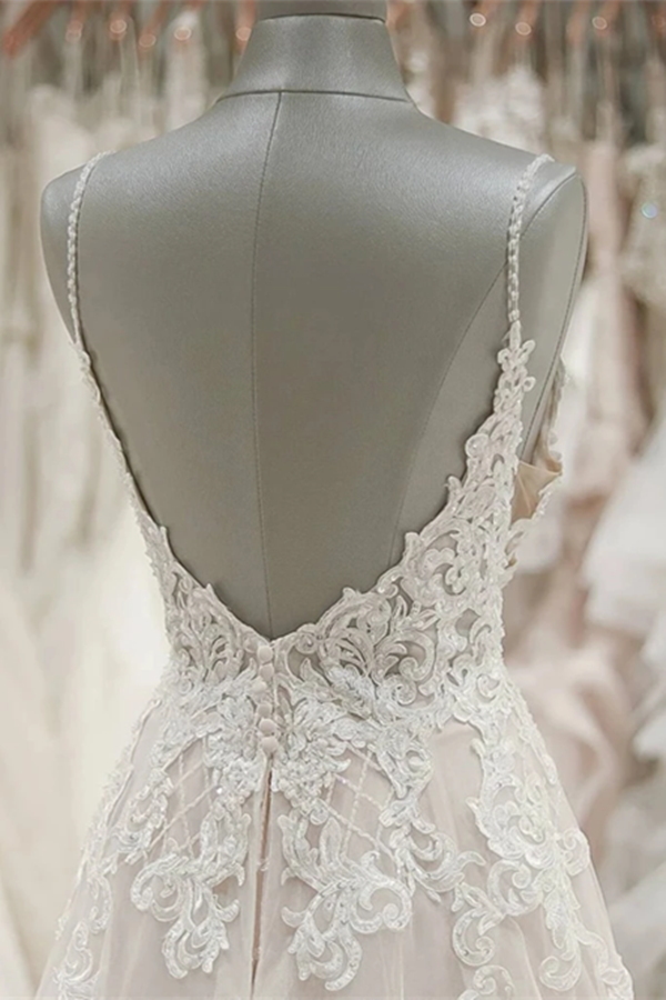 Stunning A line Spaghetti Straps Lace Appliques Backless Wedding Dress KPW0639