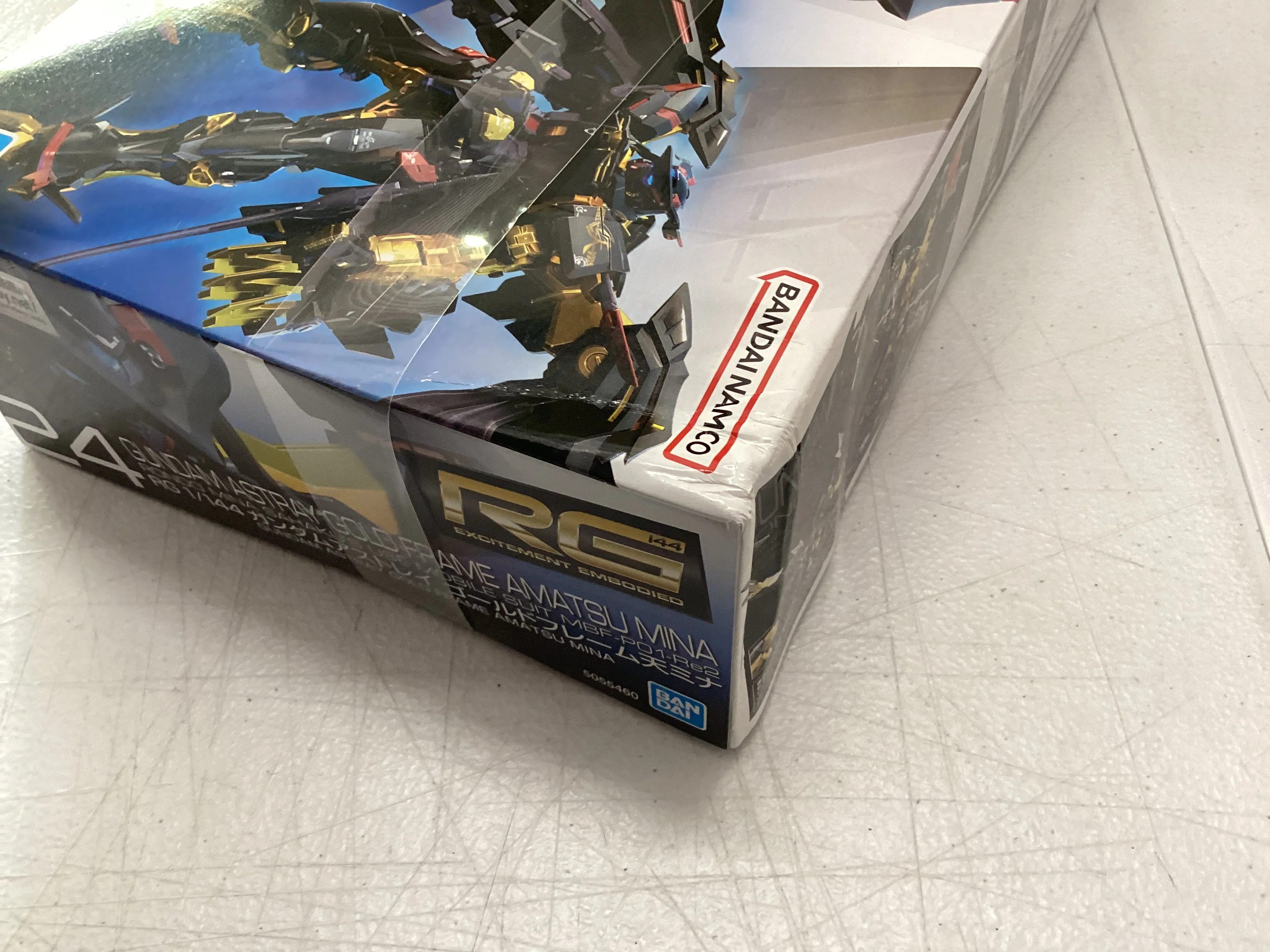 RG #24 Gundam Astray Gold Frame Amatsu Mina (Damaged Box)