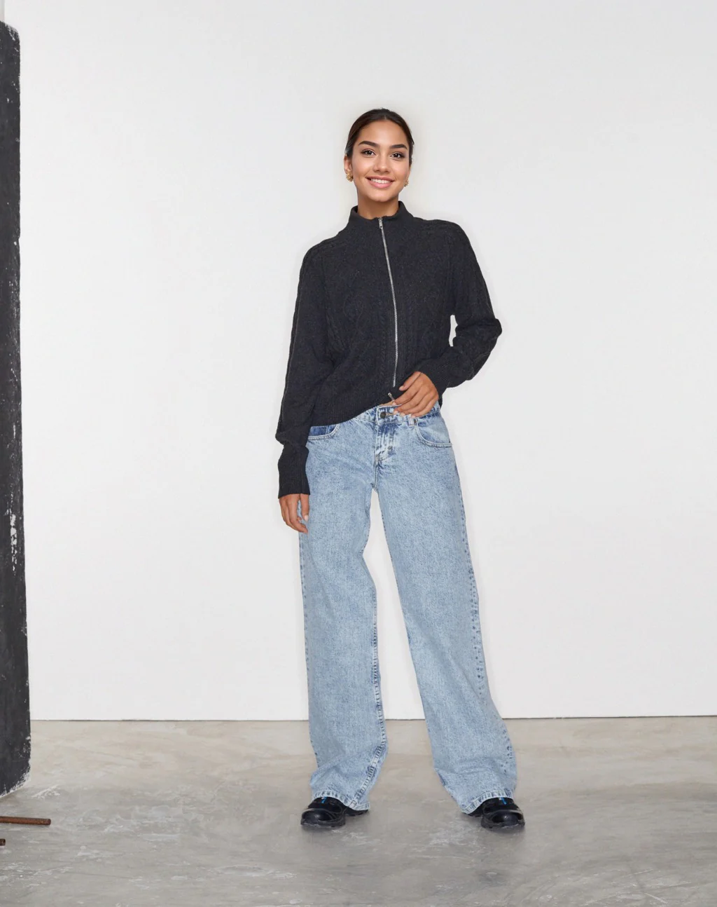 Low Rise Parallel Jeans in 80s Light Blue Wash