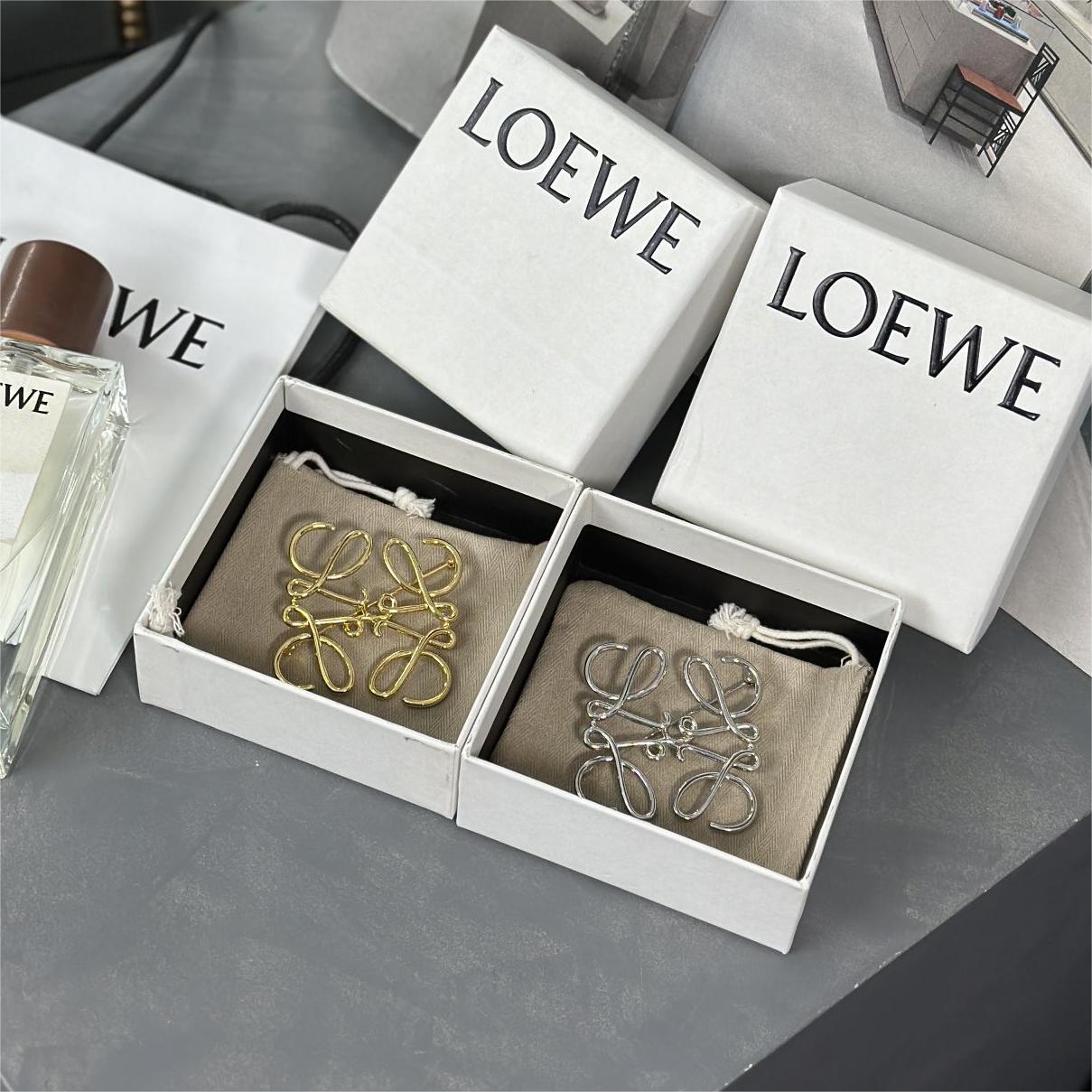 Loewe-Brooch