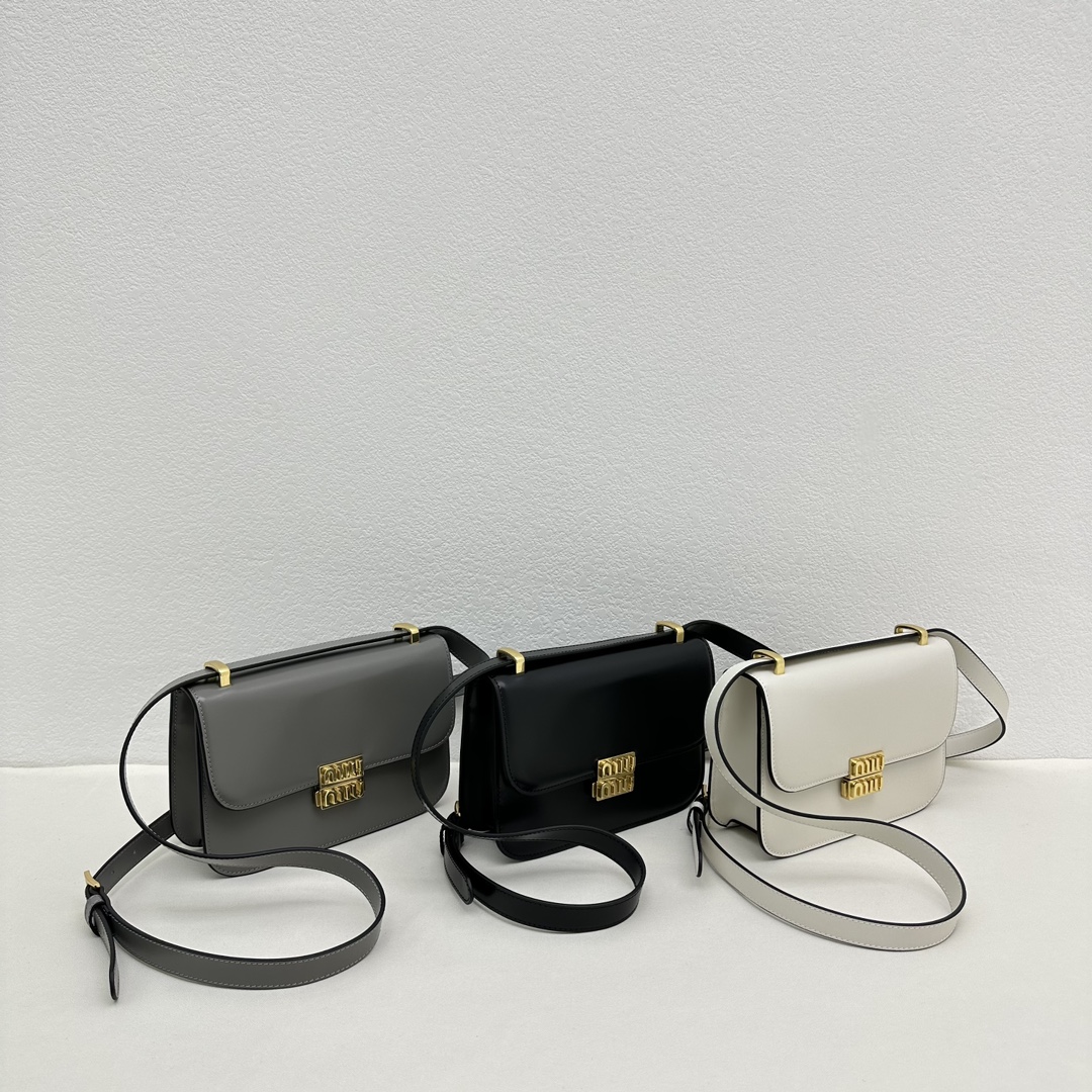 miumiu-Saddle-20cm