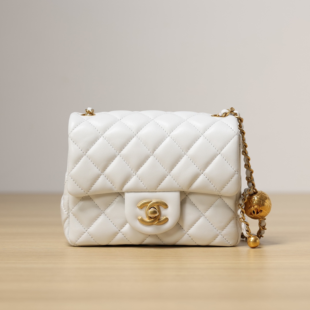 Chanel -Classic Flap -19cm