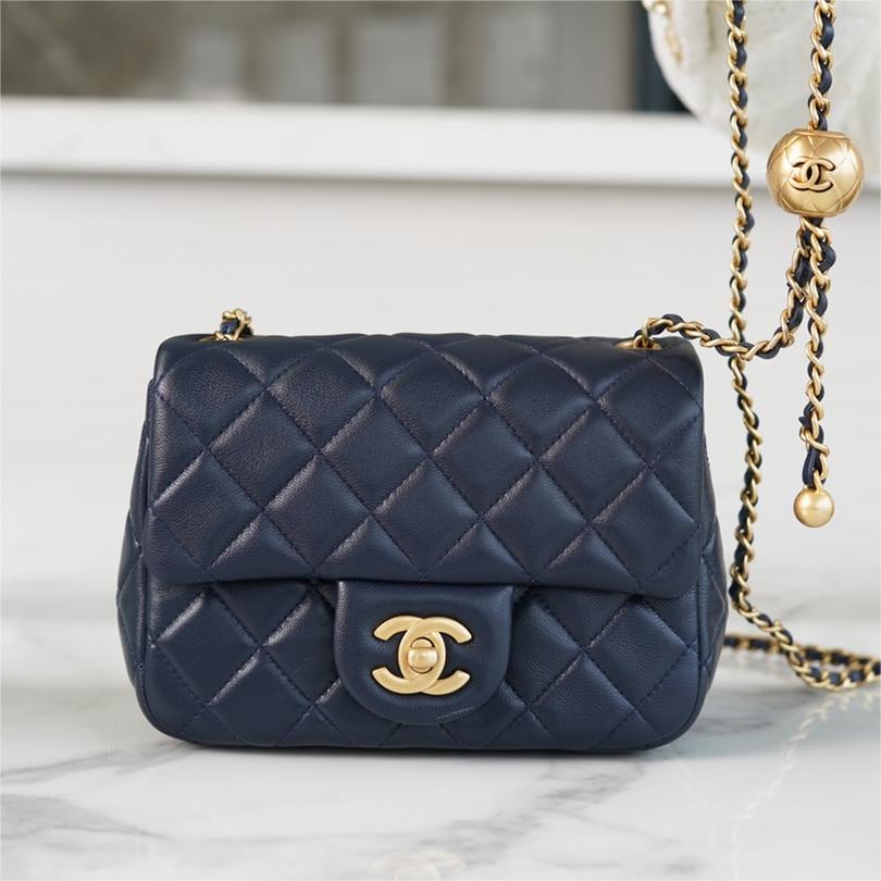 Chanel - Classic Flap -18cm