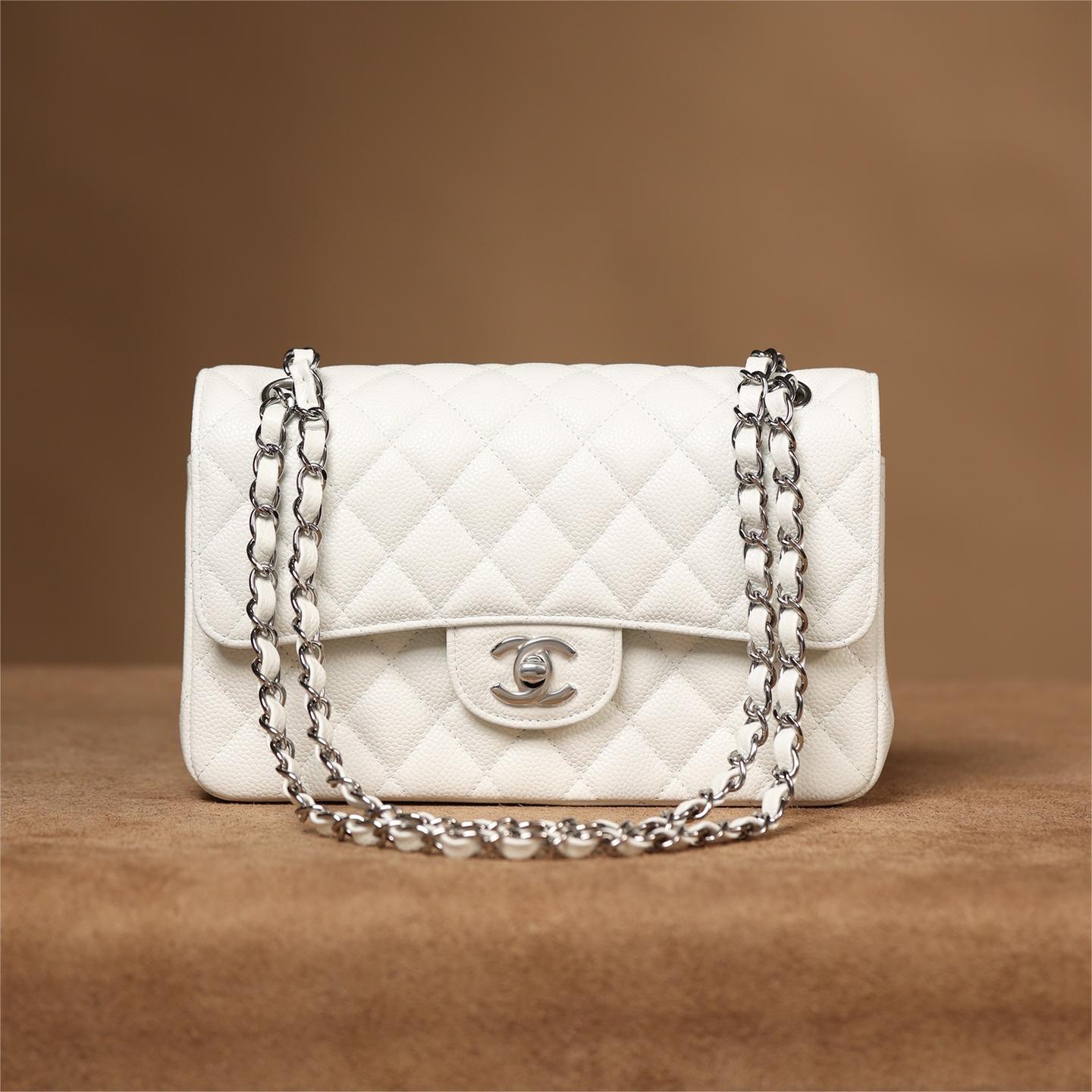 Chanel -Classic Flap -23cm