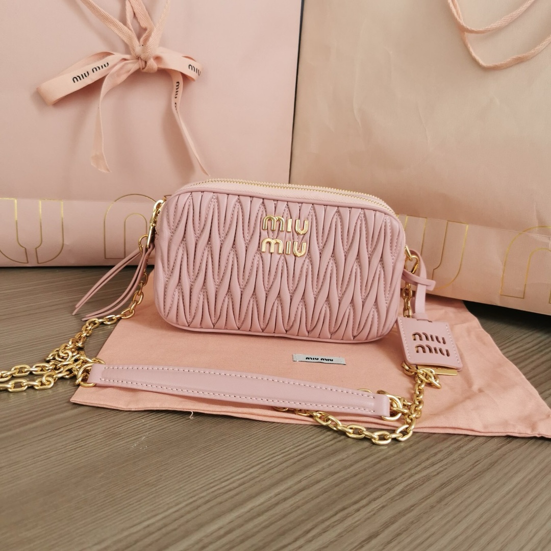 miumiu-matelasse-18cm