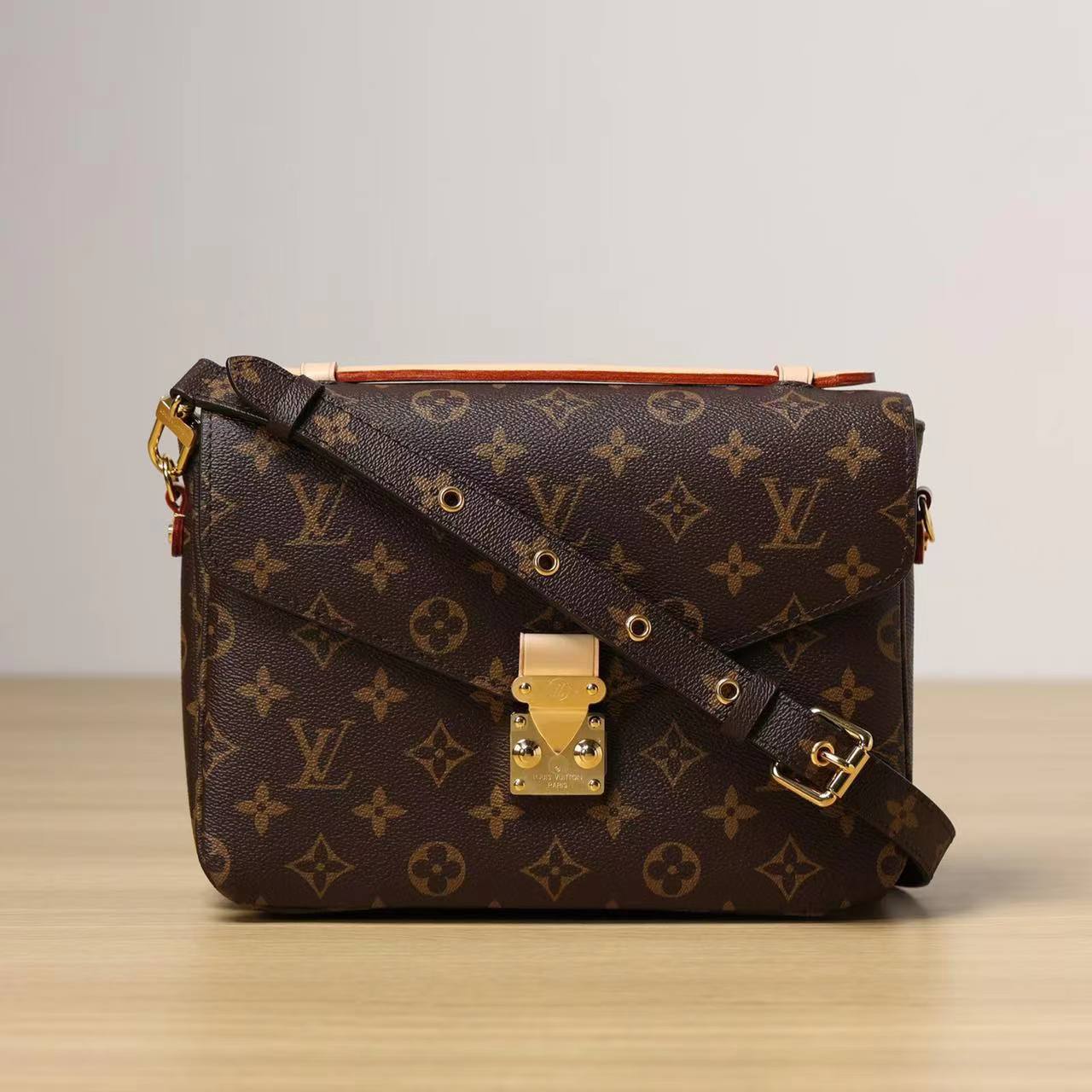 Lv-Pochette Métis -25cm