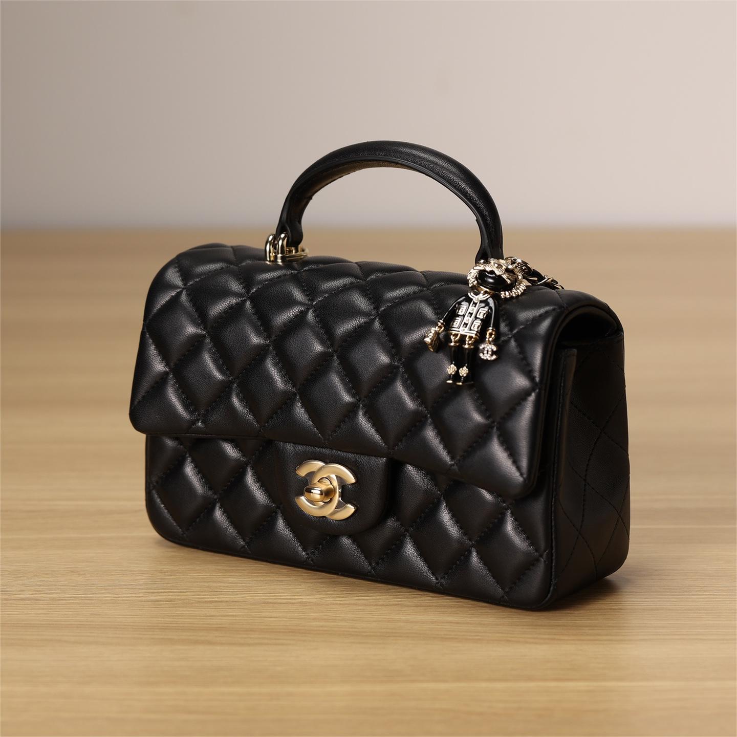 Chanel -Classic Flap handle-20cm