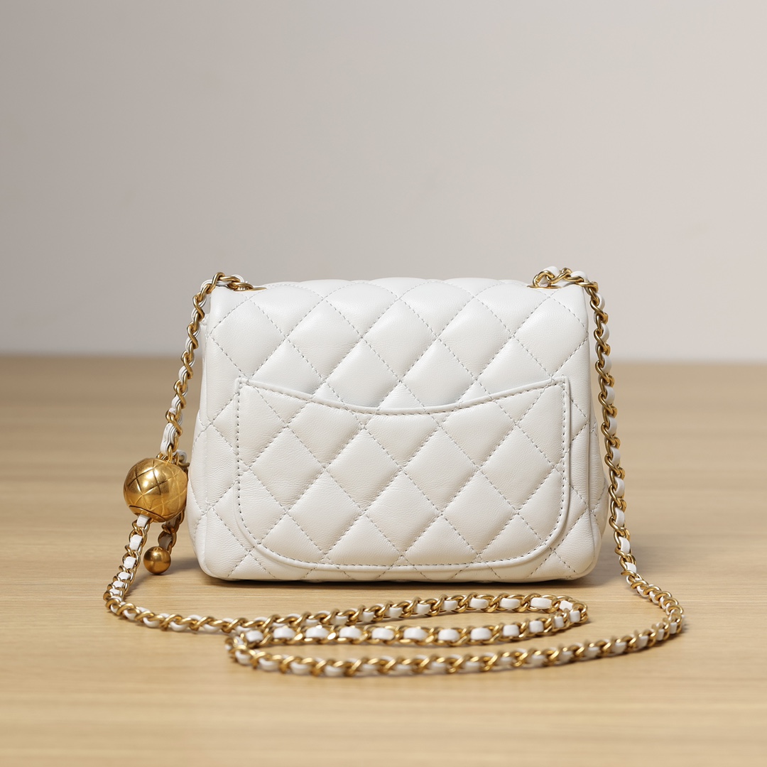 Chanel -Classic Flap -19cm