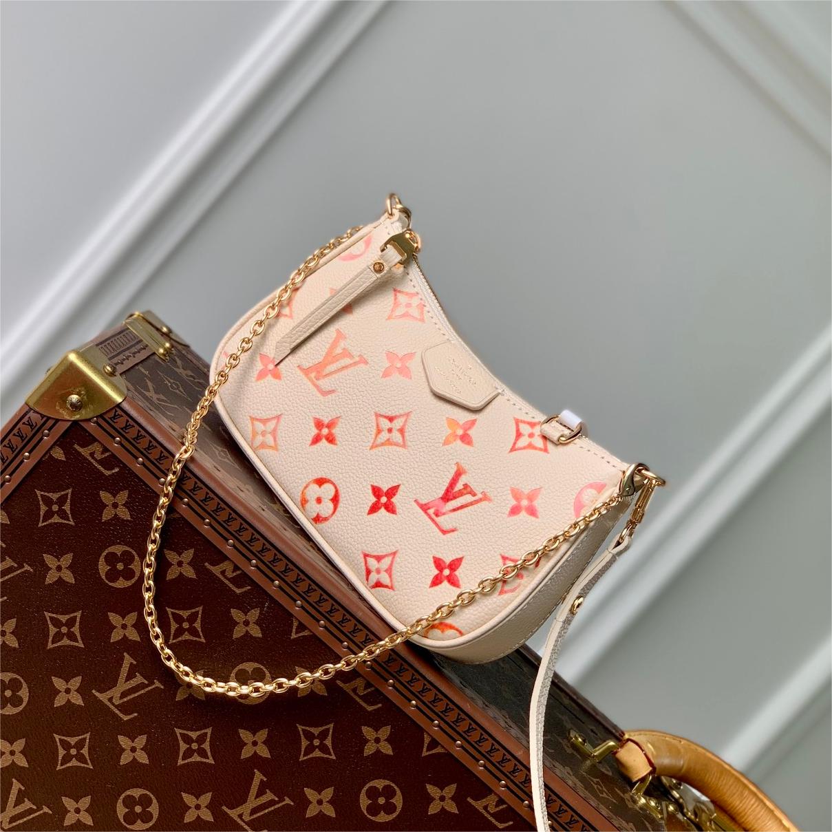 Lv-Easy Pouch On Strap-19cm