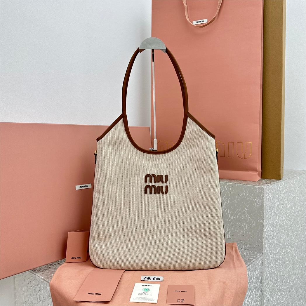 Miumiu-tote-40cm